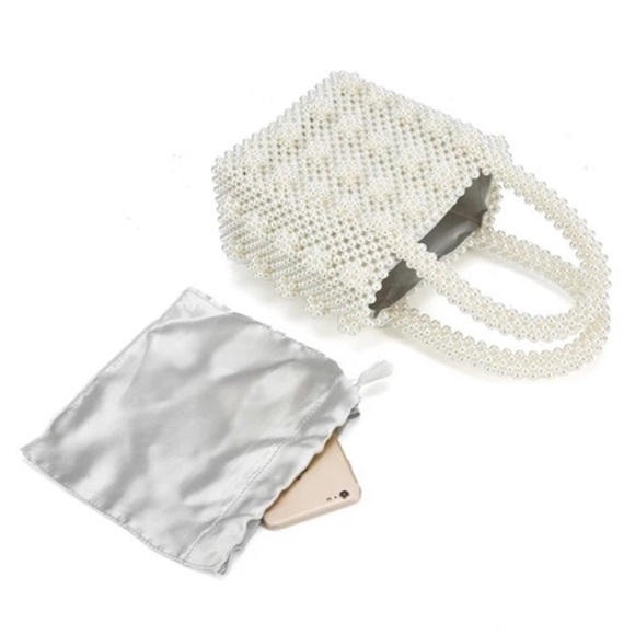 SOLD | White Beaded Pearl Bucket Bag - Picture 5 of 7
